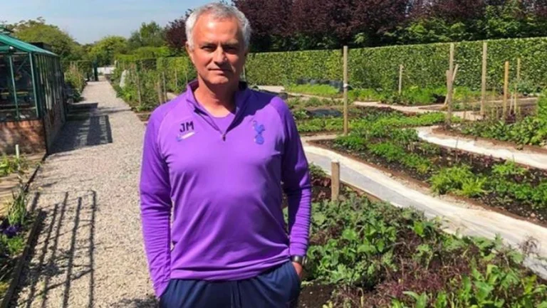 Jose Mourinho zwischen den Ärmeln und der Arbeit: Hilfe Hungry Menschen