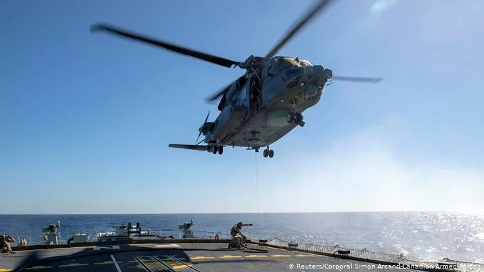 Hubschrauber der NATO Extinctions im Ionischen Meer