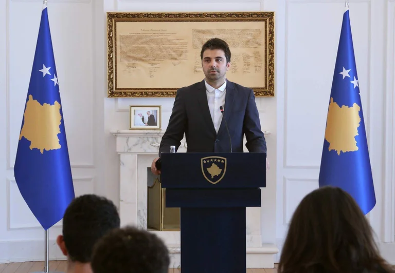 Il consigliere di Thaci per lo scenario di Veton Surroi: due governi in uno Stato operano solo in Venezuela