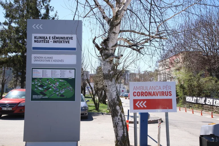 Un paciente con coronavirus en estado crítico en KKUK recupera dos más