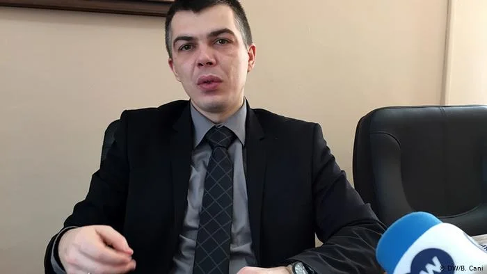 Jedal Svecla l'a équipé d'une autorisation spéciale, Alexander Jablnovic les appelant méchants.