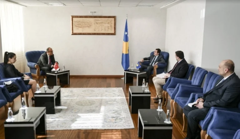 Kurti: L'élimination des conseils d'administration empêche de nouveaux dommages aux entreprises stratégiques au Kosovo