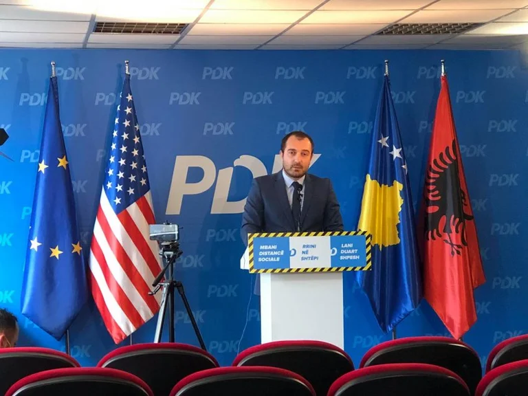 PDK: Il governo di Kurti ha fallito e abusato del processo di apprendimento online