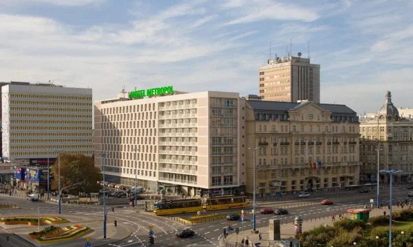 Polen kommende Woche eröffnet Hotels, Einkaufszentren, Nestern