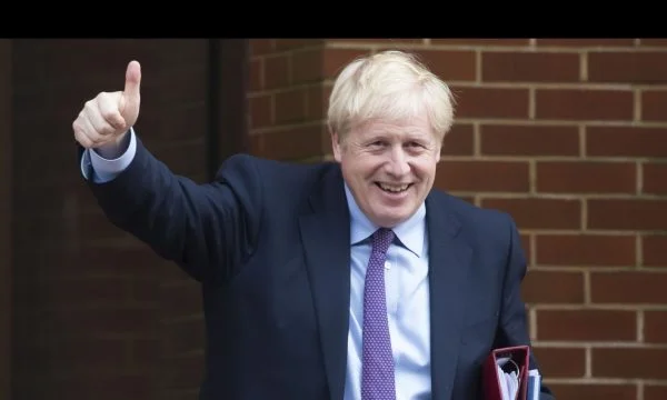 Boris Johnson ritrova un ragazzo