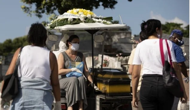 Plus de 5 000 morts, le Brésil passe la Chine pour le nombre de victimes