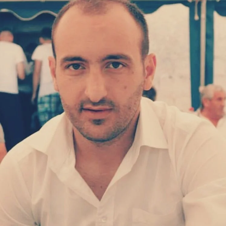Confession d'infirmière du Kosovo touchée par le COVID19