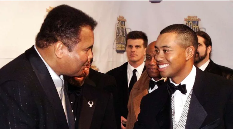 Tiger Woods recalls the moment when Muhammad Ali had struck him in the ribs in a friendly manner, to leave it with consequences