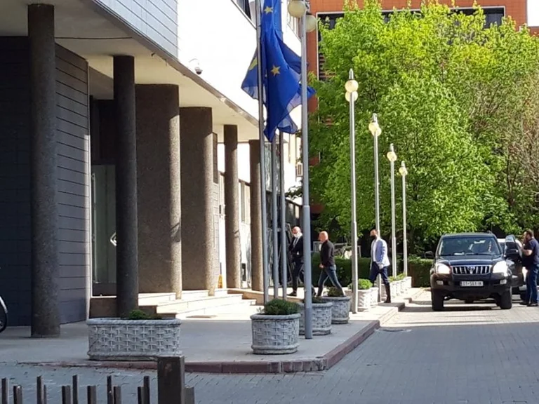 Lista serba Reaches Parlamento