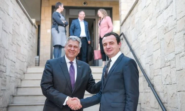 El embajador de EE.UU. se quedó en el gobierno hoy, no advirtió una reunión con Kurt.