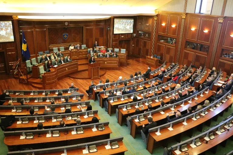 A mund të votojë Pacolli nga Zvicra nëse nuk vjen në Kosovë, çfarë thonë në Kuvend?
