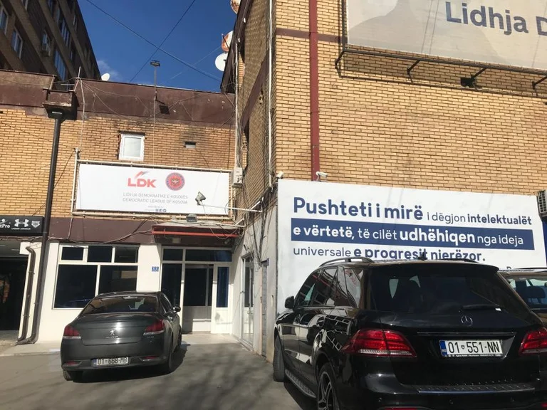 Scopri chi taglia i cavi negli uffici LDK