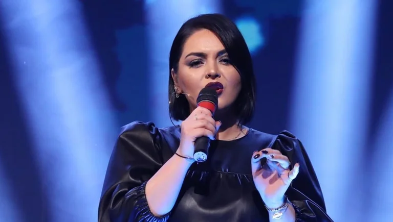 Fifi canta Ilahi in arabo