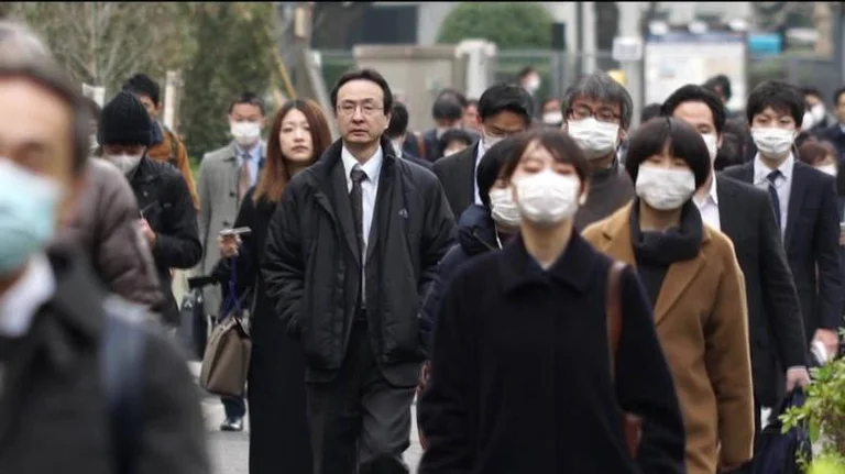 Japan macht die Entscheidung: Refuses total totlock nach dem Virus resurfaces