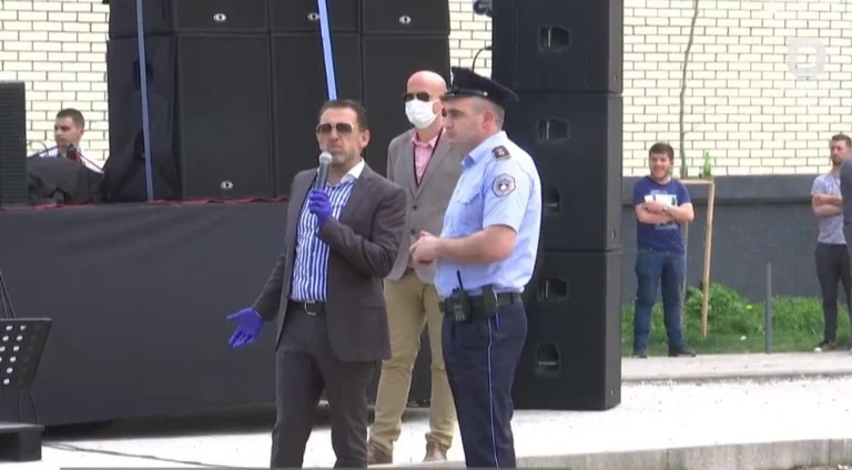 La polizia interrompe il concerto di Xen Gjakova