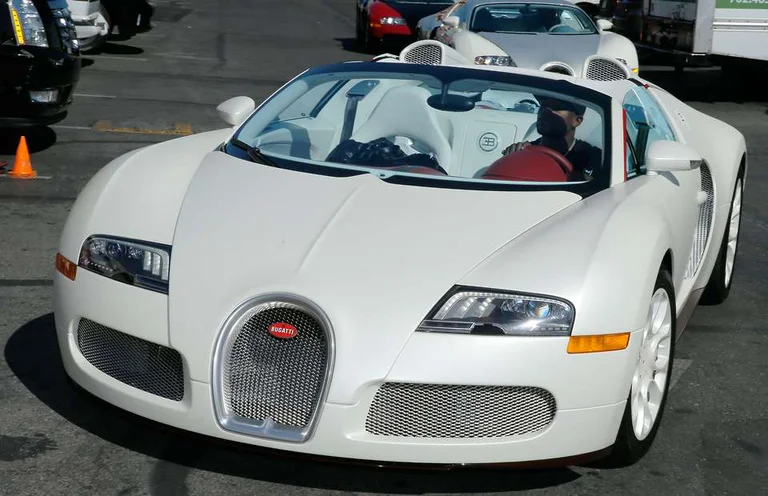 Ese es el increíble número de coches de Floyd Mywether super-cod.