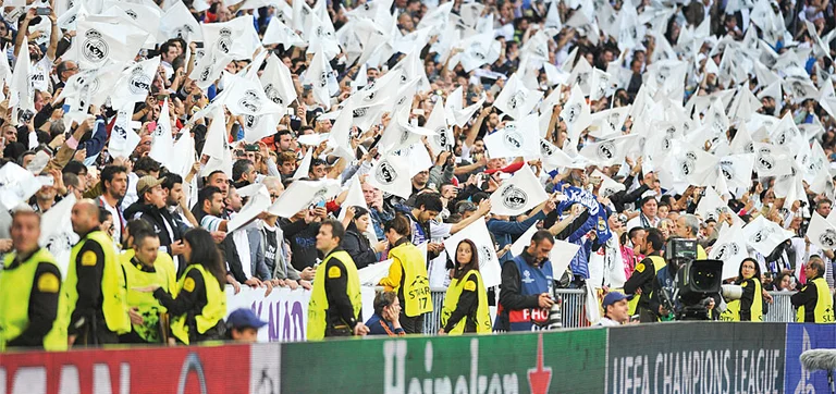 This is the unusual choice of Spaniards to turn up the atmosphere in the stadium in the absence of fans.
