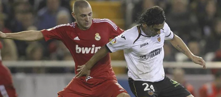 Benzema's harsh reaction after the former Vallencia football player stole his shoes: “Son of B..., I haven't noticed at all”