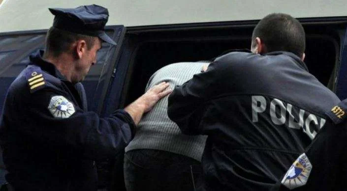 La polizia vieta 44 persone che non hanno rispettato le misure contro Coronavirus