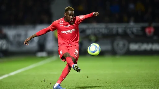 23-year-old footballer in serious condition because of the coronary, gets into intensive therapy