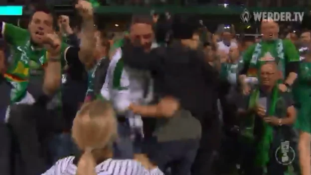 Als Rasica Fans gegen Bayern Münchenu an ecstasy Werder Bremen geschickt hat, erinnert sich der Moment an