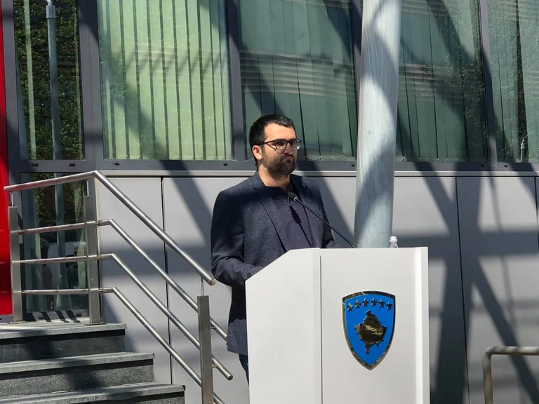 Le procureur renonce à l'enquête sur le conseiller de résistance de Kurti, Gashi appelle cela une violation grave
