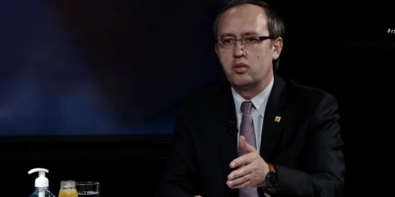 Hoti: Seré el primer ministro modelo, escabullando sin nadie. Las decisiones de Kurt serán revisadas.