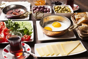 Do you want to lose weight? Eat plenty of breakfast