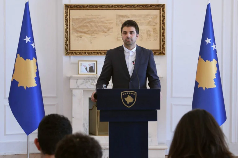 Il consigliere del Presidente colpisce Capusella: il suo libro, con lo scenario serbo contro il Kosovo
