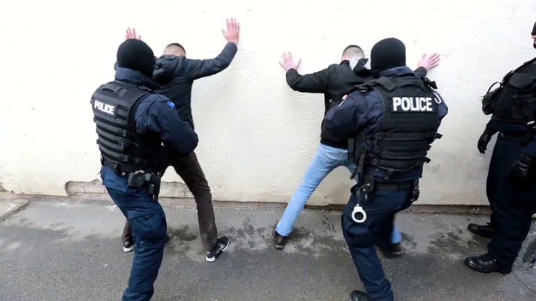 Police arrest five people, allegedly causing danger through arson