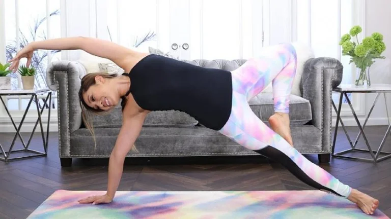 Tre pilates esercizio che eliminano gli strati grassi dalla vita e i querdols: Sono solo sei minuti.
