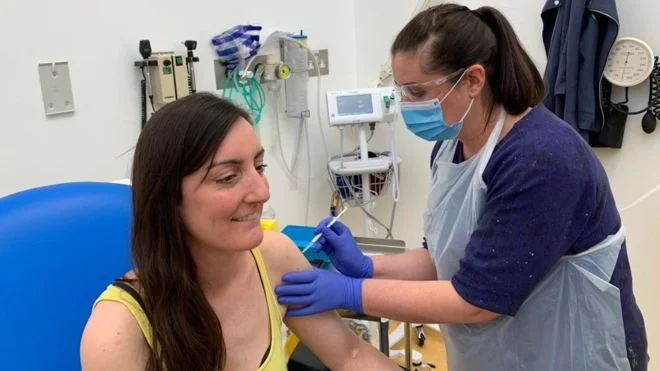 Injected by a test vaccine against coronary patients first in Great Britain