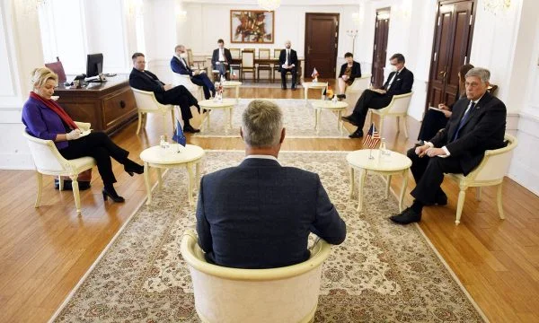 Thaci auf einem Treffen mit Quintin, nach der LDK) für das Mandat des Premierministers