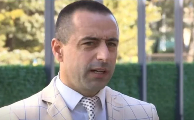 Deux personnes soupçonnées d'avoir blessé l'avocat Gazmend Halilaj devant sa maison