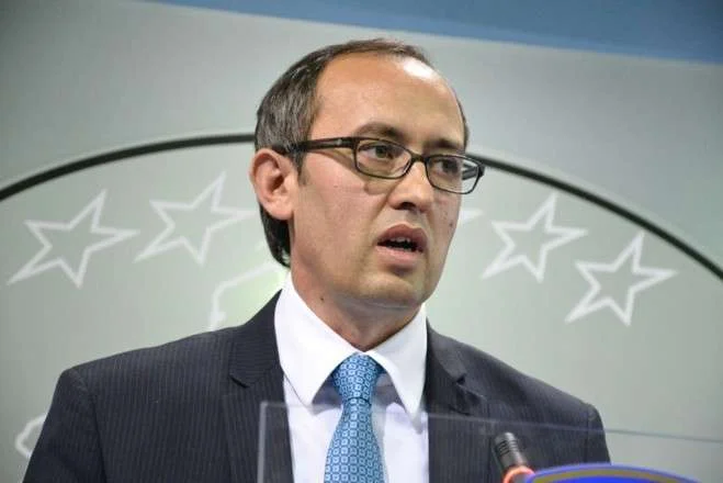 Le foyer intrépide de l'enlèvement des clôtures au gouvernement dit que “dirigera le dialogue comme premier ministre”