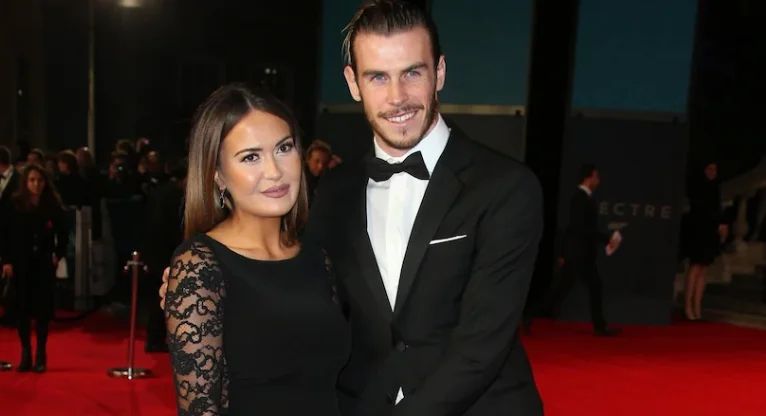 Bale e sua moglie mostrano il lato umanitario, ecco quanti soldi hanno donato all'ospedale dove Bae è nato.