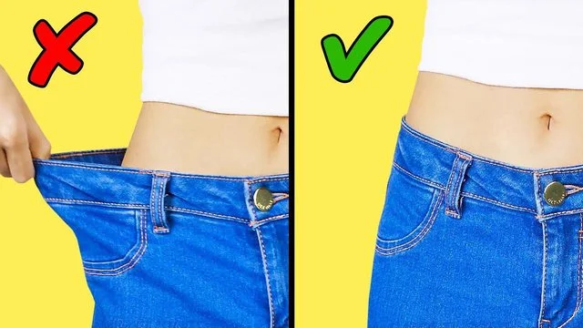 Cinque strane azioni che i jeans...