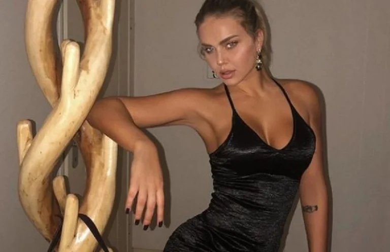 Kevina, sexy und ernst in Ihrem letzten Auftritt.