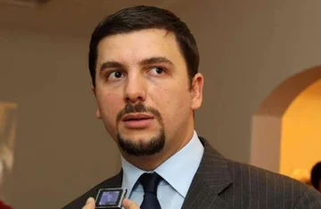 Krasniqi: Situata me pandeminë ka filluar t’iu del jasht kontrolli, Kurti arrogant