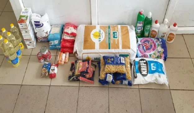 Comune di Pristina, OEK distribuire pacchetti alimentari