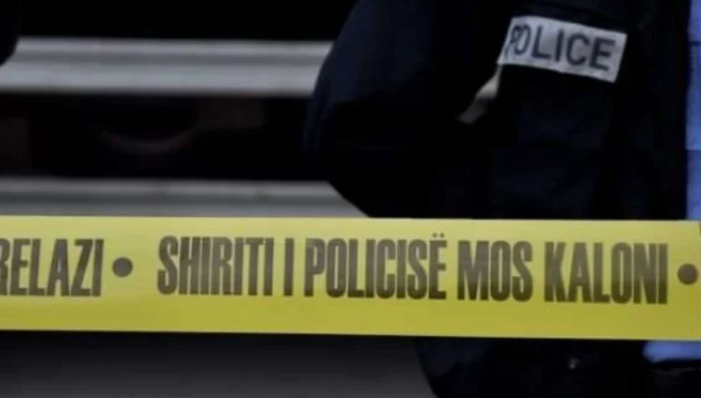 20-jähriges Sterben eines Gebäudes in Pristina