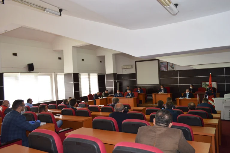 La municipalité de Malisheva permet certaines activités à travailler