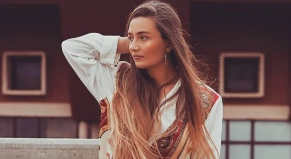Echo River with the magic sound sings” For the first time, my girlfriend started” (Video)