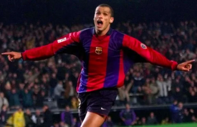 Dies ist der legendäre Rivaldo-Kriegsschloss für Barcelona v. Vallencias im Jahr 2001