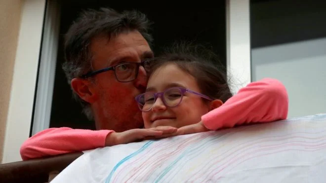Niños aislados desde el 14 de marzo, el primer ministro español comparte las buenas noticias