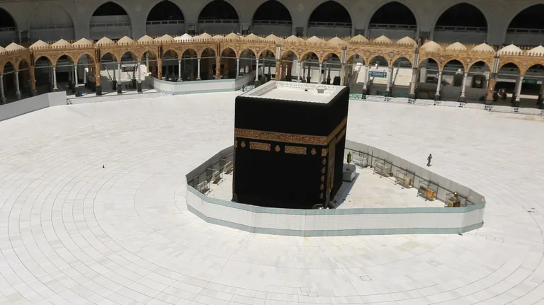 Saudi Arabia urges Muslims not to gather for prayer during Ramadan month