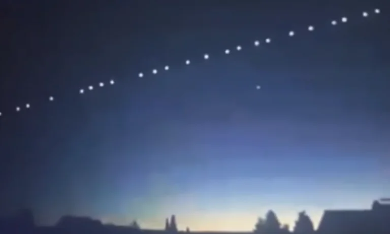 Il cielo del Kosovo è coperto da luci satellitari americane