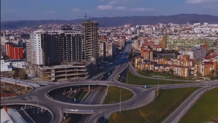 Pristina Sie haben es nie so gesehen: Chilling Video mit Nachricht “Duro, bleiben Sie auf”