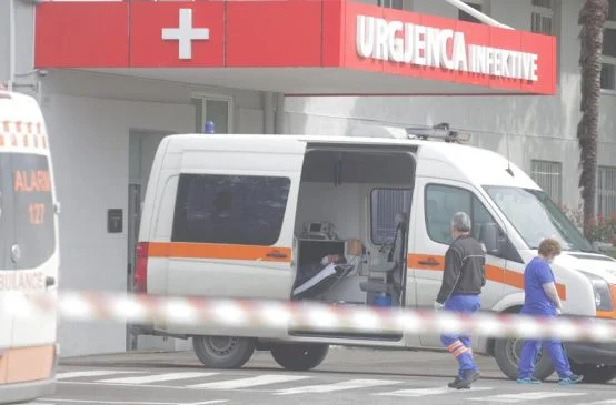 La vida del paciente en Infective se trajo urgentemente de Shkodra