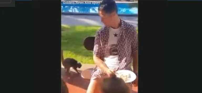 Ronaldo, mais avec des vêtements chers. Il est enfermé. C'est tout l'argent que coûte le pyjama.